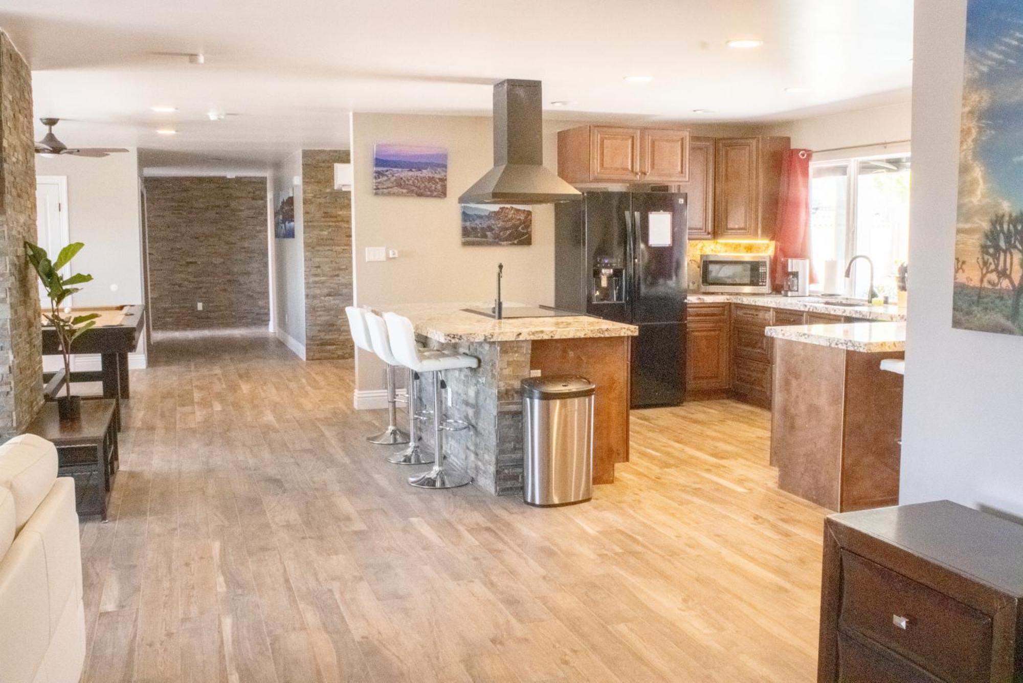 Lux Private Home - Pool, Billiards, 8 Smart Tvs, Board Games, Cotton Bedding - The Stone Sanctuary At Mccullough Hills Trailhead Las Vegas Exterior photo