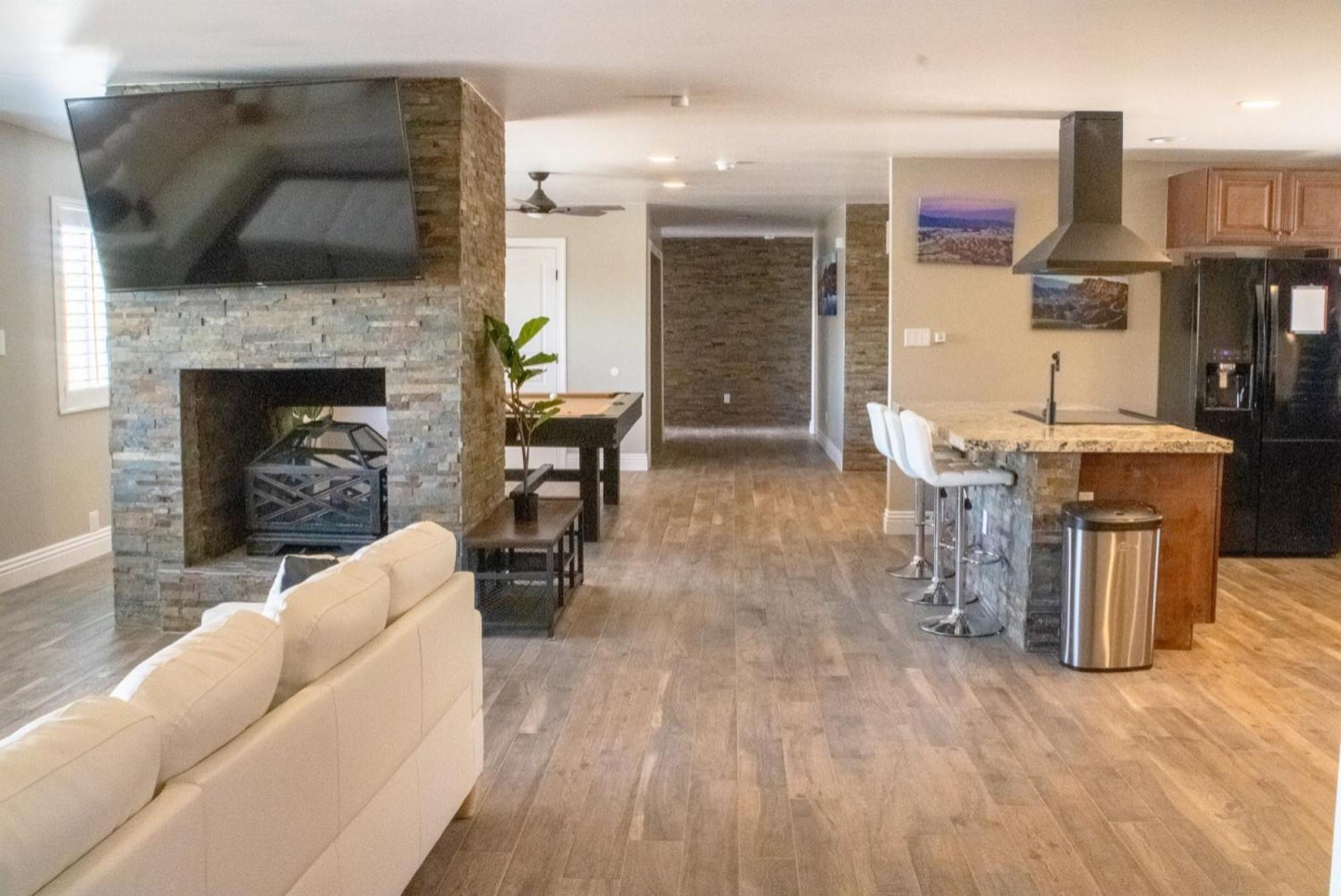 Lux Private Home - Pool, Billiards, 8 Smart Tvs, Board Games, Cotton Bedding - The Stone Sanctuary At Mccullough Hills Trailhead Las Vegas Exterior photo