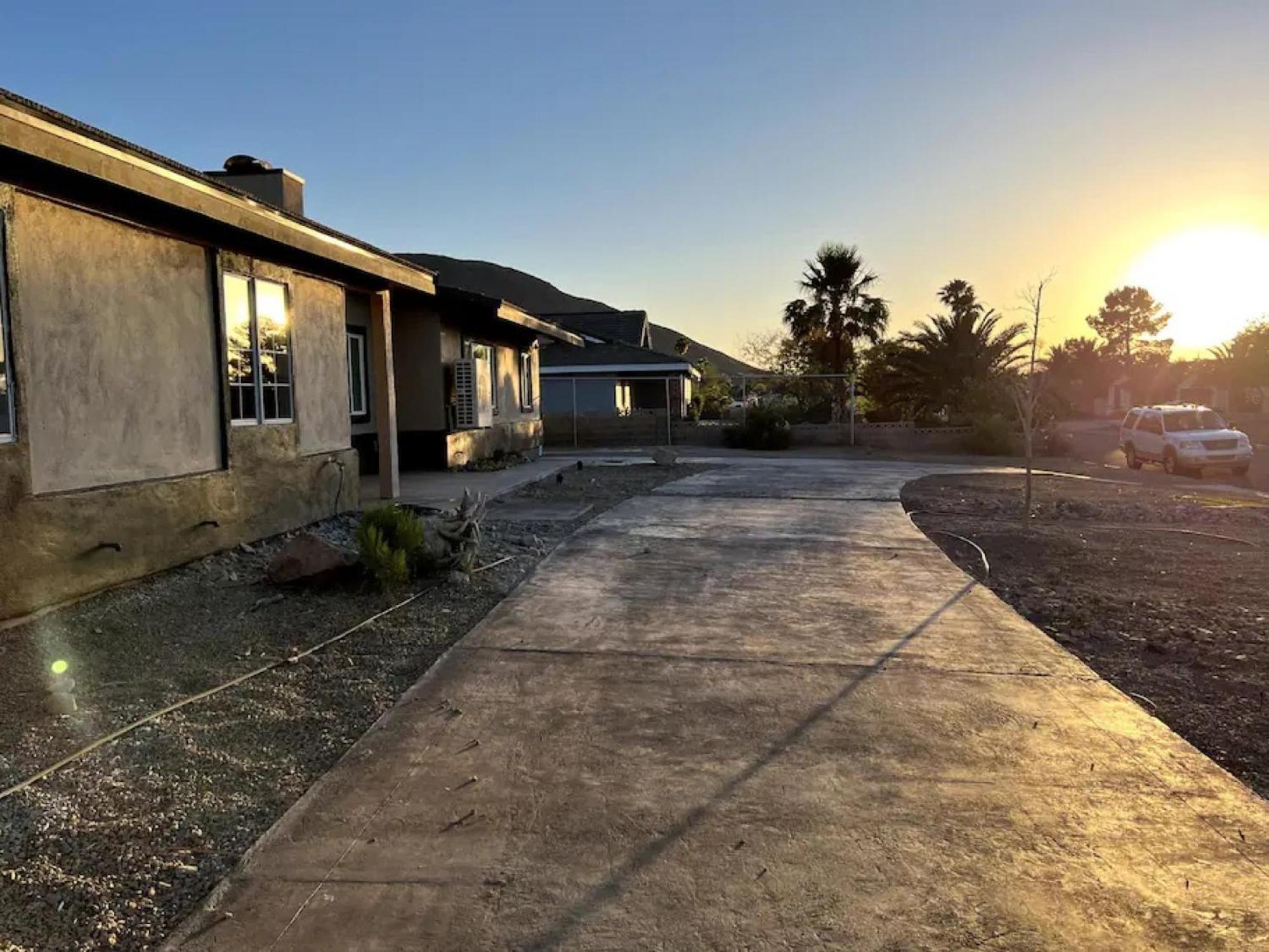 Lux Private Home - Pool, Billiards, 8 Smart Tvs, Board Games, Cotton Bedding - The Stone Sanctuary At Mccullough Hills Trailhead Las Vegas Exterior photo