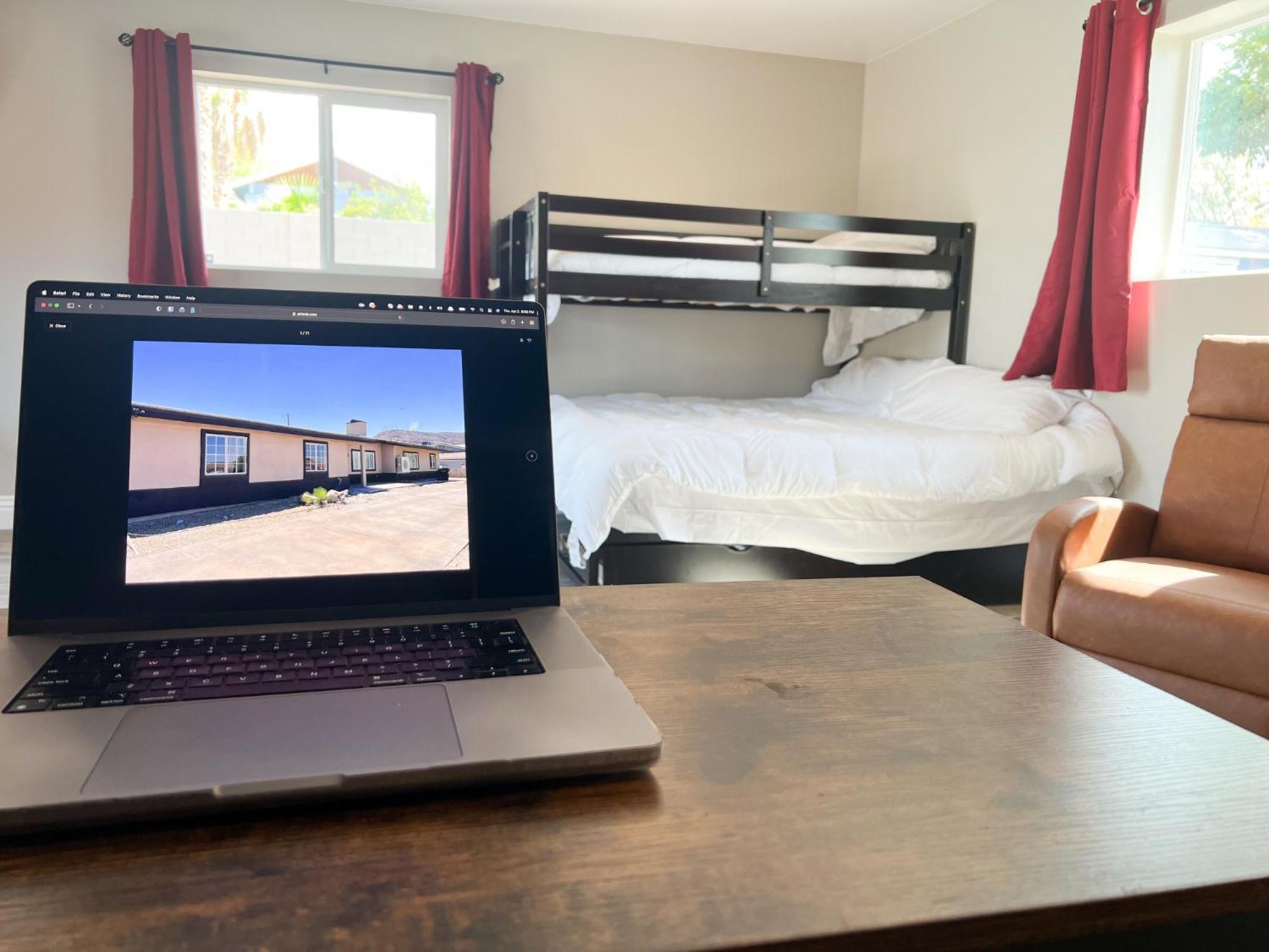 Lux Private Home - Pool, Billiards, 8 Smart Tvs, Board Games, Cotton Bedding - The Stone Sanctuary At Mccullough Hills Trailhead Las Vegas Exterior photo