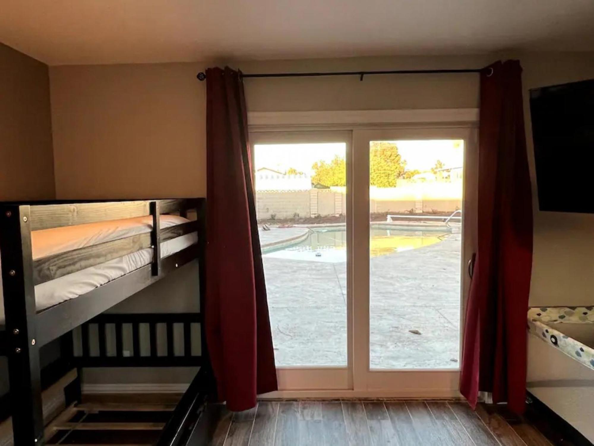 Lux Private Home - Pool, Billiards, 8 Smart Tvs, Board Games, Cotton Bedding - The Stone Sanctuary At Mccullough Hills Trailhead Las Vegas Exterior photo