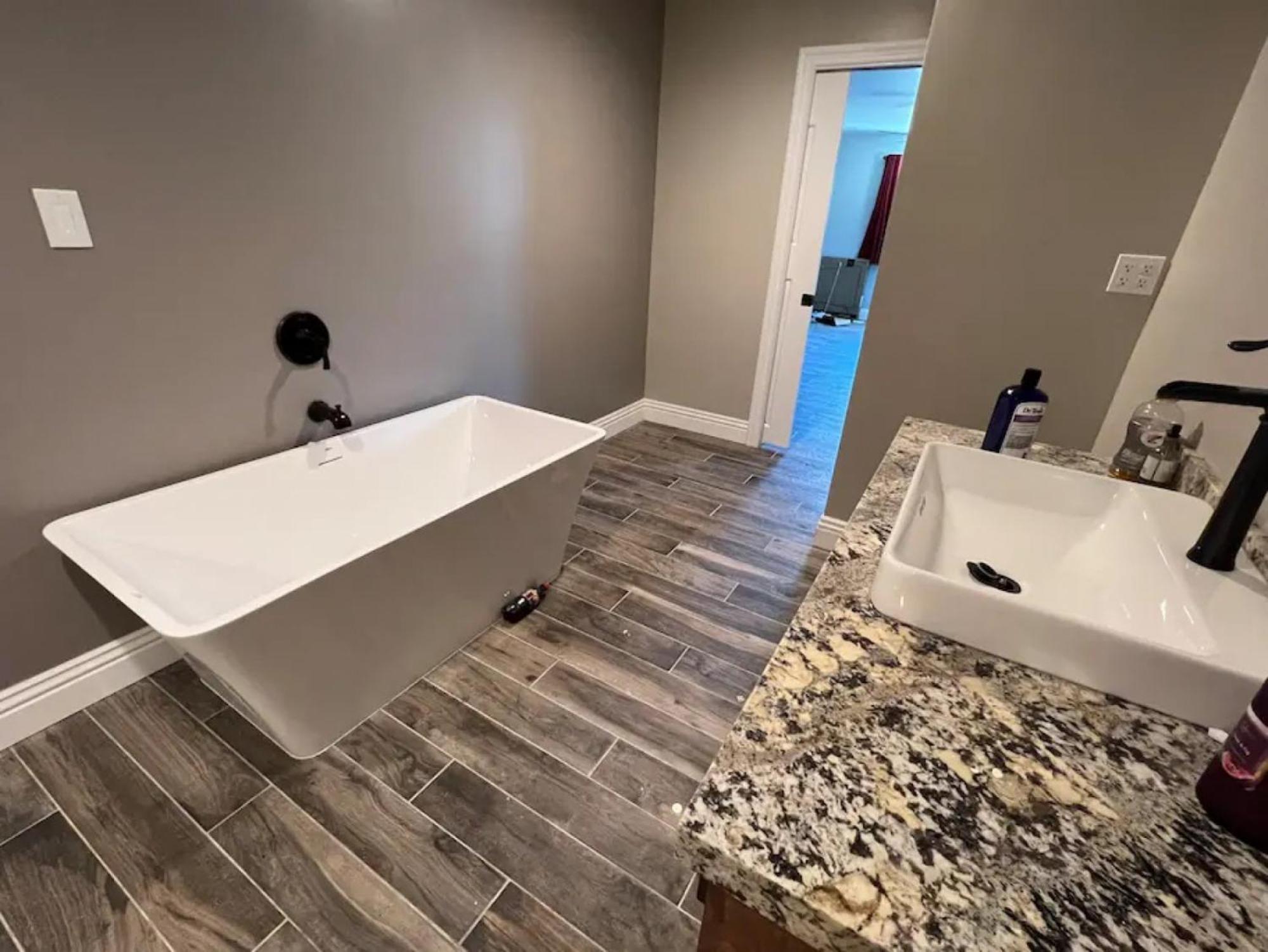 Lux Private Home - Pool, Billiards, 8 Smart Tvs, Board Games, Cotton Bedding - The Stone Sanctuary At Mccullough Hills Trailhead Las Vegas Exterior photo