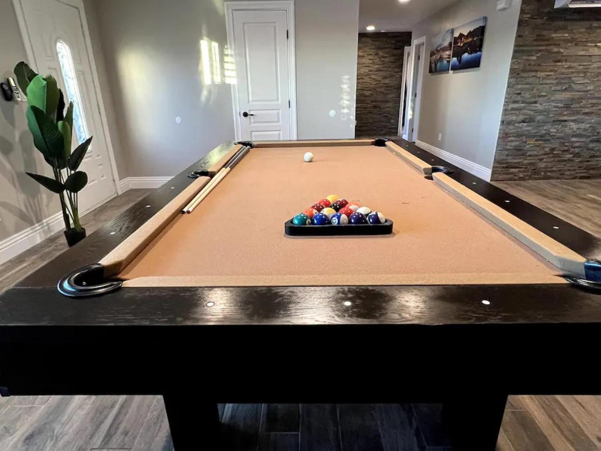 Lux Private Home - Pool, Billiards, 8 Smart Tvs, Board Games, Cotton Bedding - The Stone Sanctuary At Mccullough Hills Trailhead Las Vegas Exterior photo